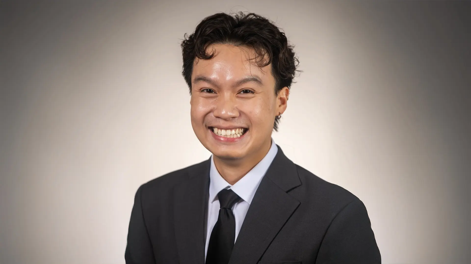 Dr. Justin Nguyen portrait photo.