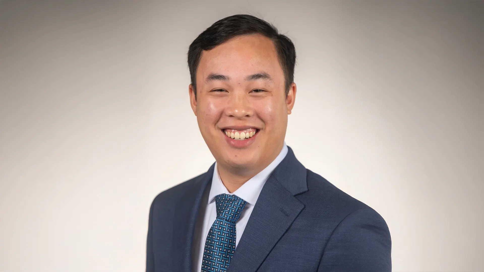 Portrait photo of Andrew Trinh.