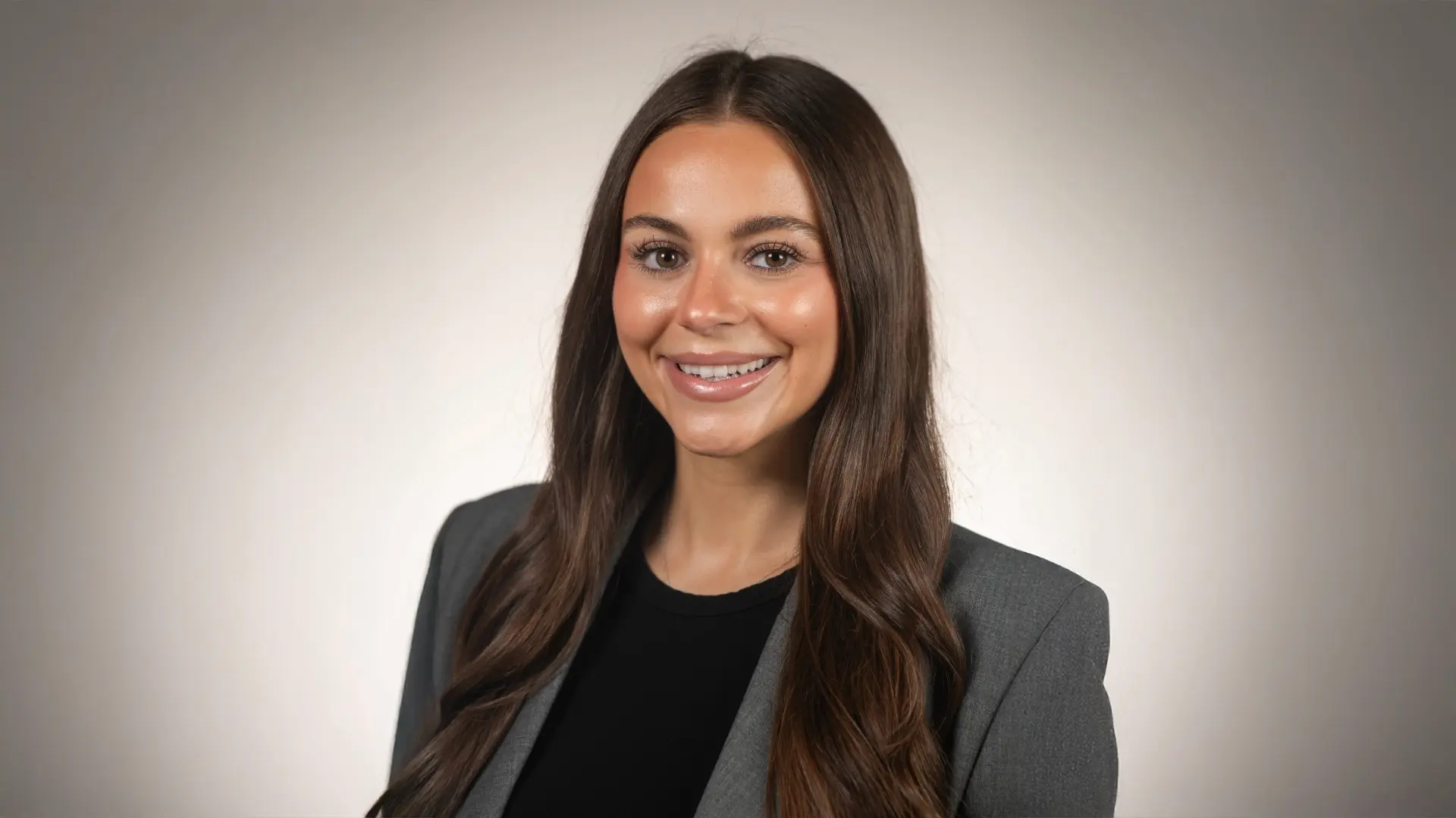 Portrait photo of Dr. Andrea Woywitka.